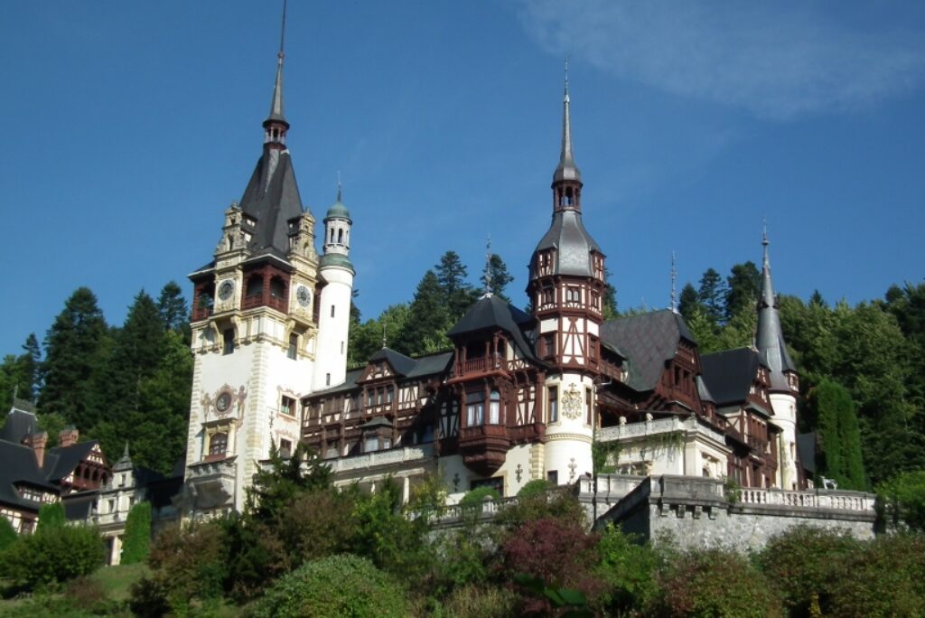 Sinaia – Atracții turistice, cazare și activități în orașul regal al României