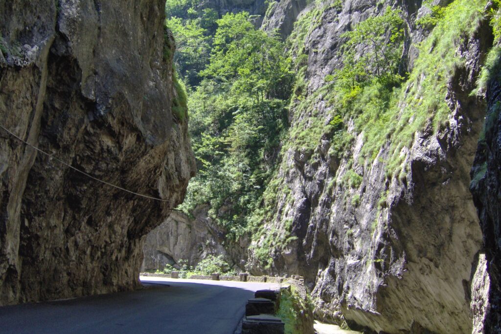 Cheile Bicazului – Spectacolul Naturii în Inima Carpaților