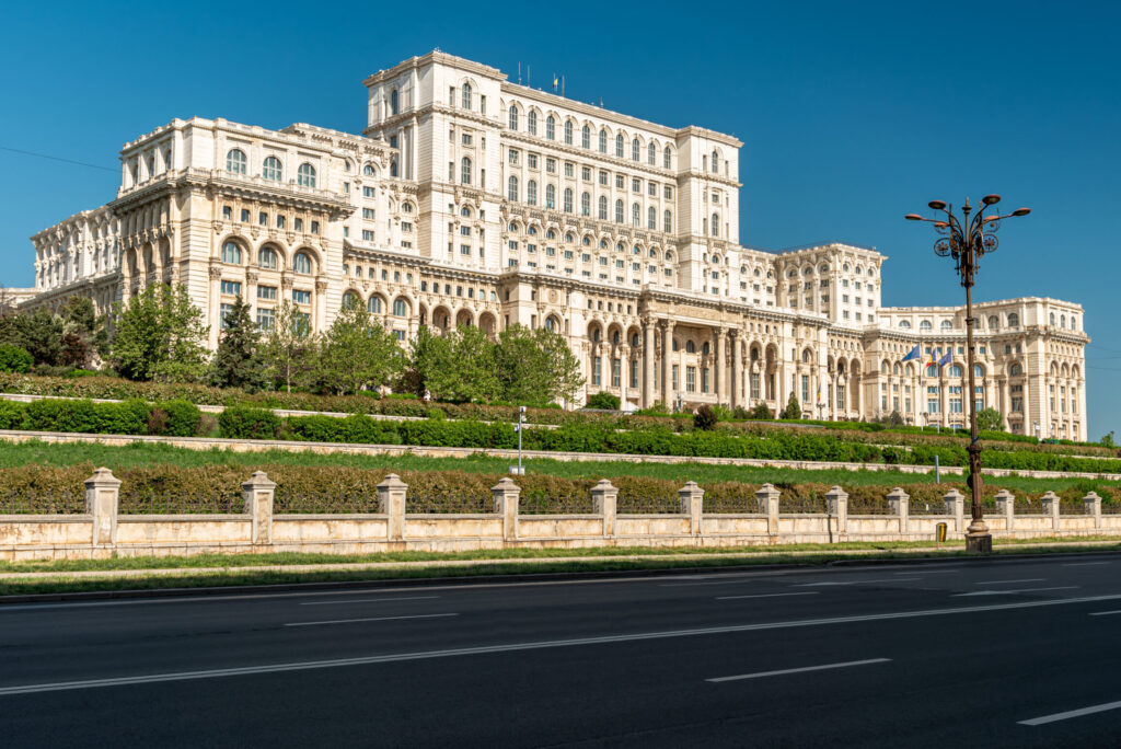 Palatul Parlamentului – Bijuteria masivă în stil neoclasic